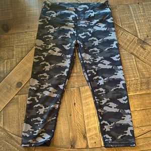 Fabletics Camo Capri leggings no pockets